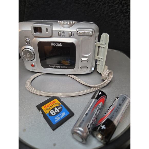 Kodak EasyShare CX6330 Digital Camera 3.1MP w/ Card, Strap, Batteries, Tested - Picture 1 of 9